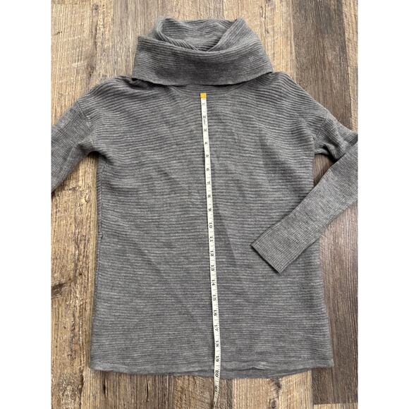 Adienne Vittadini Women's Wool Turtleneck Sweater Size Small - Picture 3 of 5